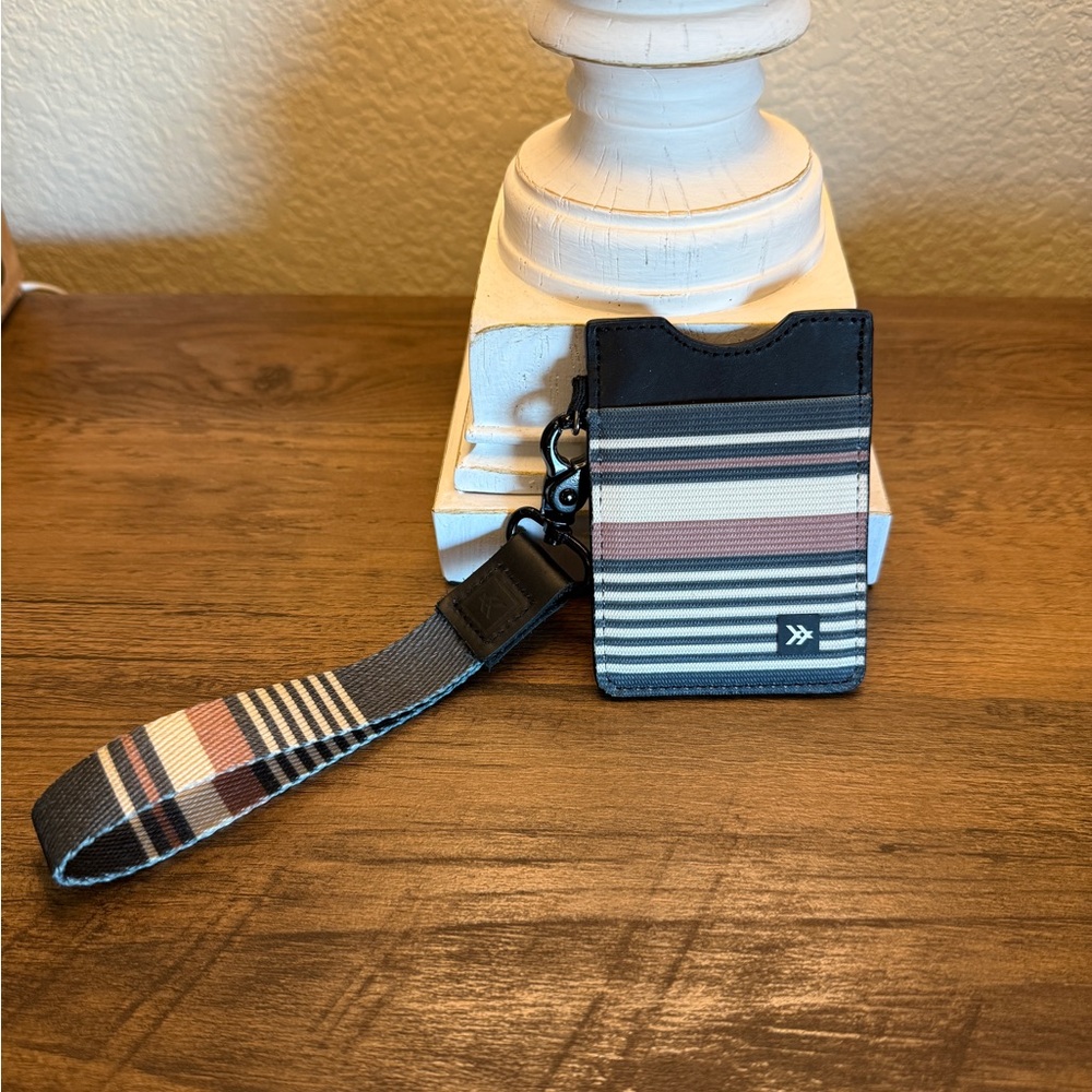 Thread Vertical Wallet with matching wristlet